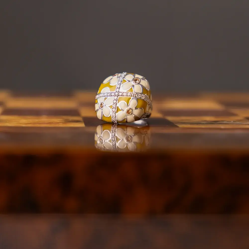 Artikelbild 1 des Artikels “Damenring „Kuppel mit Blütenemaille“ aus 925 Silber mit Zirkonia “