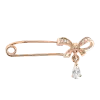 Artikelbild 1 des Artikels “Brosche „Sicherheitsnadel mit Schleife und Tropfen“ aus 585 Rotgold mit Zirkonia “