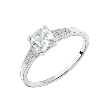 Silver ring with zirconia 