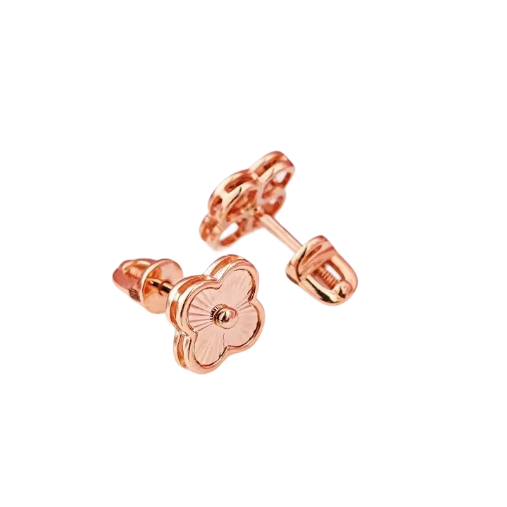 Artikelbild des Artikels “Kinder-Ohrstecker „Kleeblatt mit Rillen“ aus 585 Rotgold mit Diamanten “