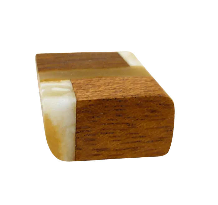 Artikelbild 3 des Artikels “Anhänger „Würfel mit Holz“ mit Bernstein “