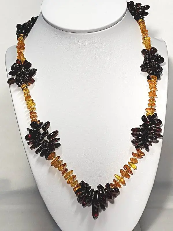 Product image 3 of the product “Chain “Chips with Rosettes” with Amber ”