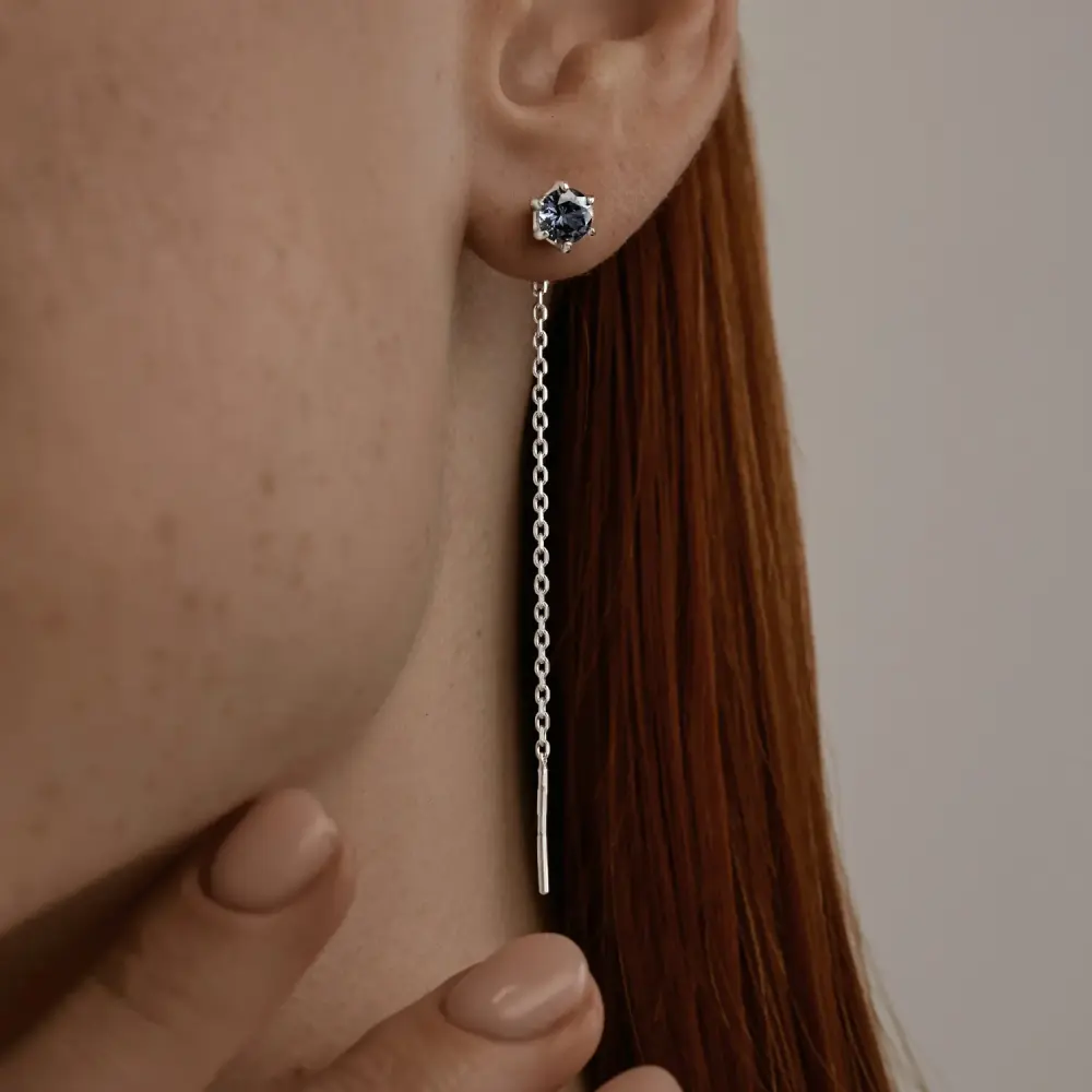Artikelbild 3 des Artikels “Ohrhänger „Solitär an Kette dunkelblau“ aus 925 Silber mit Saphir (synthetisch) “