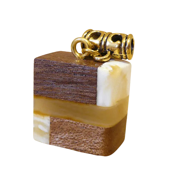 Artikelbild 4 des Artikels “Anhänger „Würfel mit Holz“ mit Bernstein “