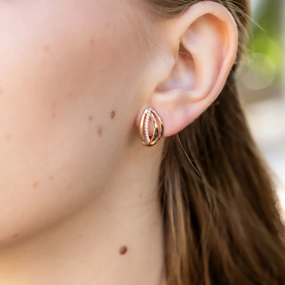 Artikelbild 4 des Artikels “Damenring „Gebogene Bänder mit Steinreihe“ aus 585 Rotgold mit Zirkonia “