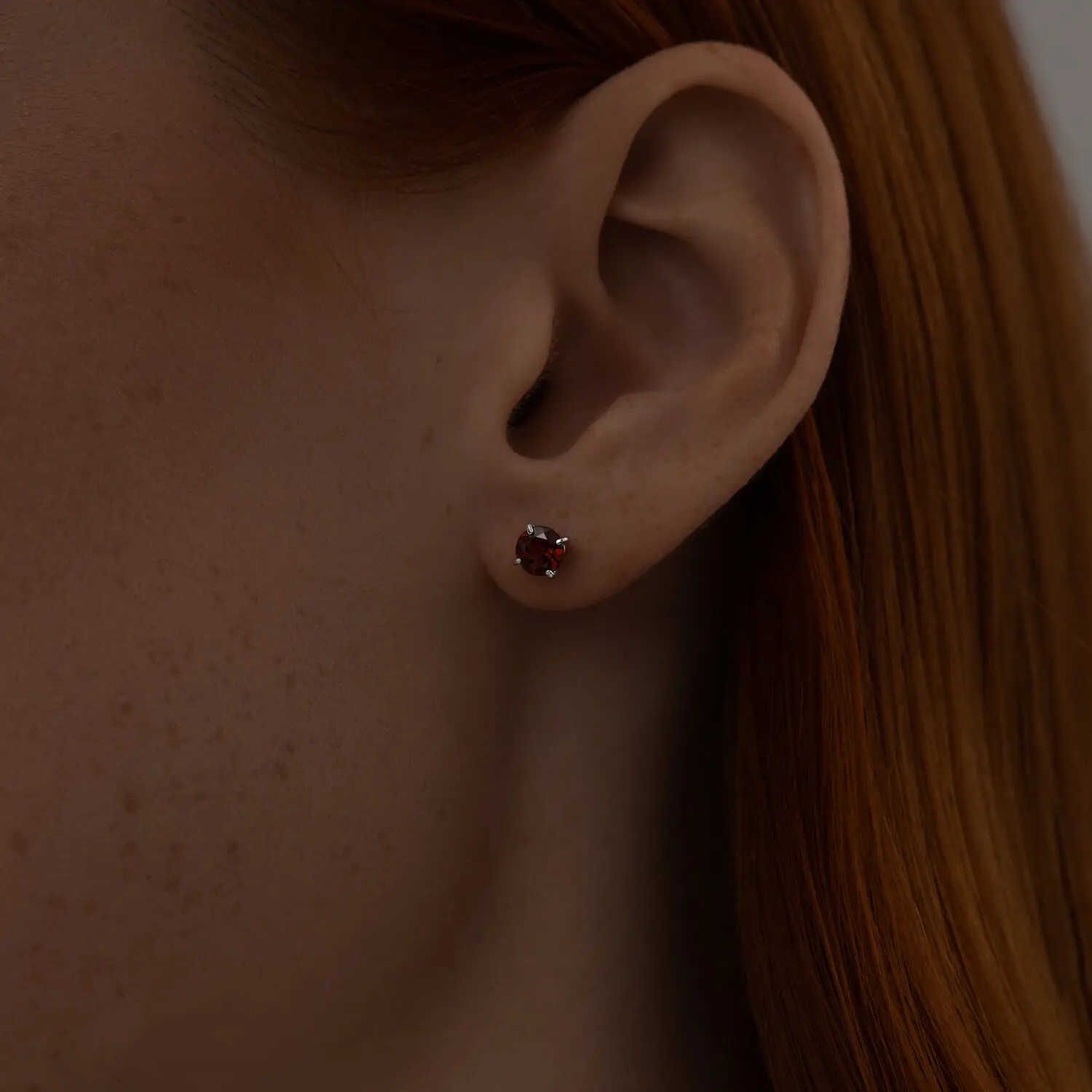 Product image 5 of the product “Stud Earrings “Round Garnet Solitaire” in 925 Sterling Silver with Garnet ”