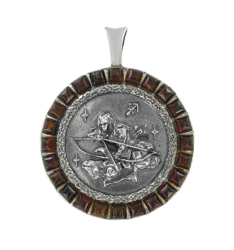 Серебряная подвеска 925 пробы, знак зодиака "Стрелец" Вставка: натуральный янтарь 